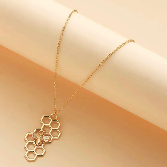 3/$30 💛 Honey comb and bee Charm Necklace